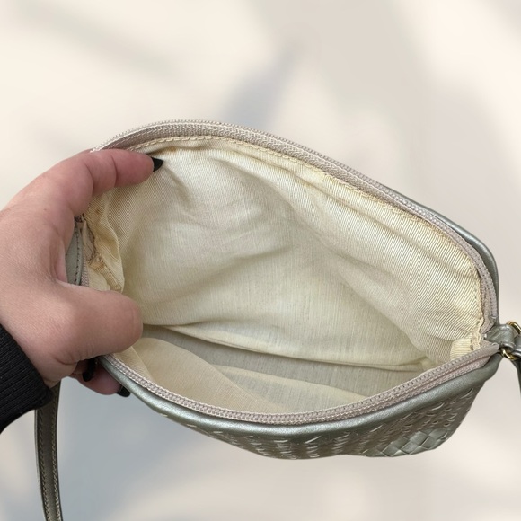 Vintage GANSON Silver Metalic Woven Leather Crossbody Bag With Tassel - Picture 8 of 11